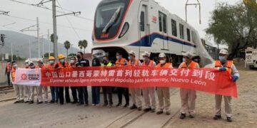 Llega primer vagón Chino para metro de Monterrey