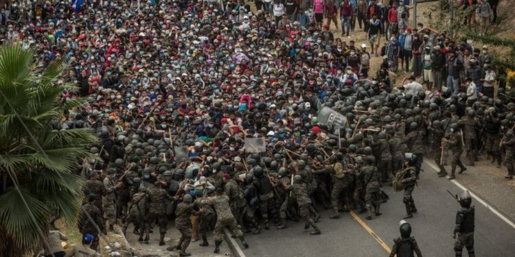Caravana que venía hacia México fue detenida en Guatemala