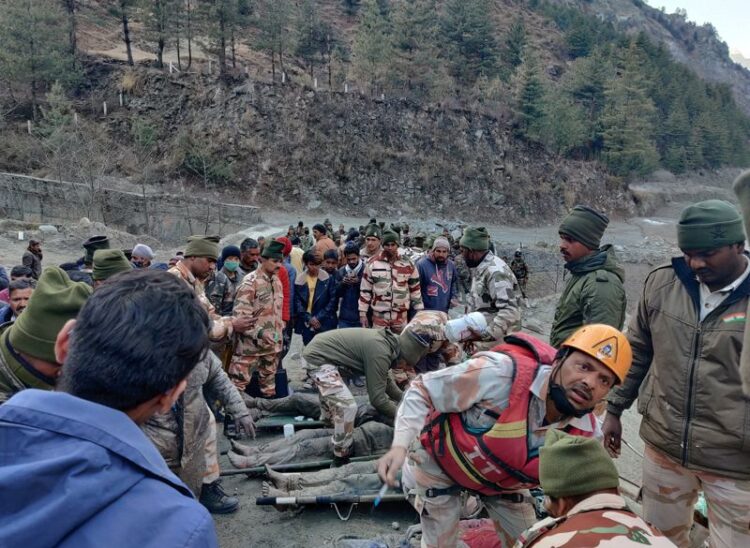 En India se registran muertos y heridos luego de accidente natural en Himalaya