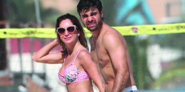 Geraldine Bazán es capturada con su nuevo amor en las playas de México