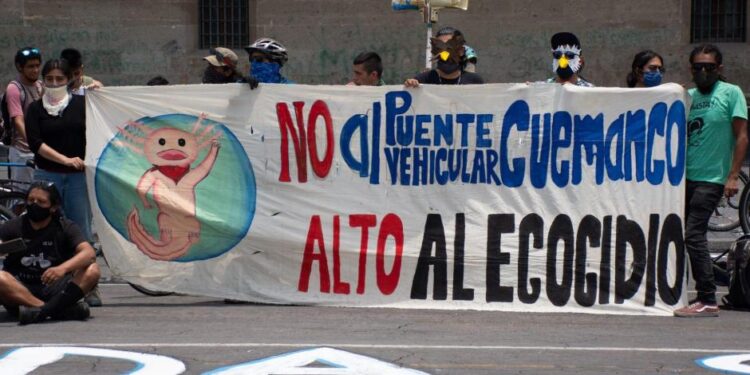 Construcción de puente en Xochimilco genera fuertes protestas