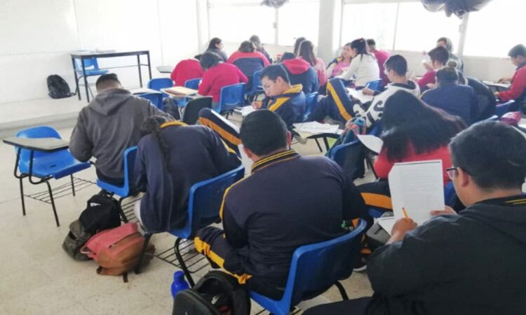 Más de un millon de estudiantes dejo la escuela durante pandemia