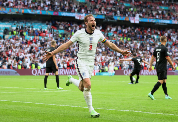 Kane y Sterling ponen a Inglaterra en la siguiente fase