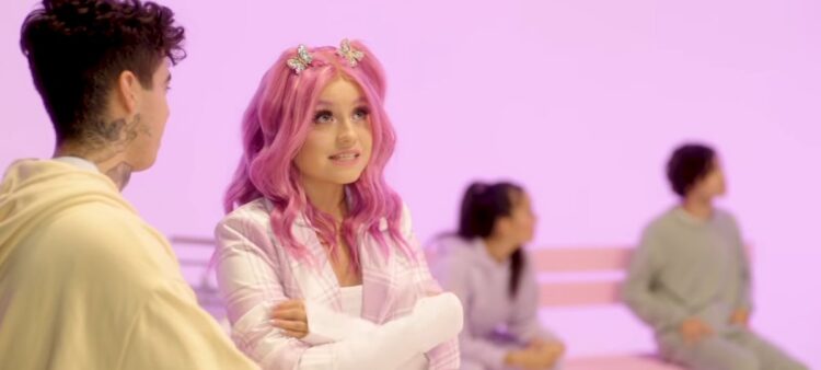 Karol Sevilla nos sorprende con su nueva canción “nadie te entiende”.