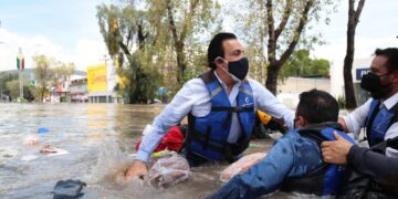 Se vuelca lancha donde viajaba el gobernador de Hidalgo