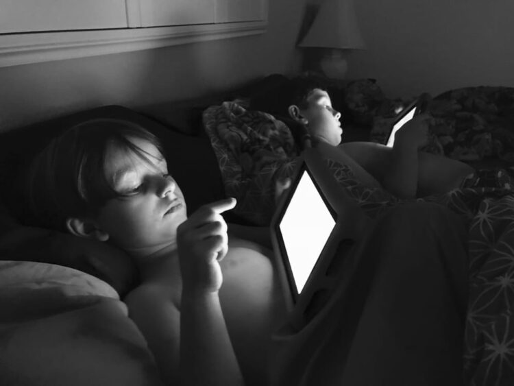 Niños crecen con el mundo digital