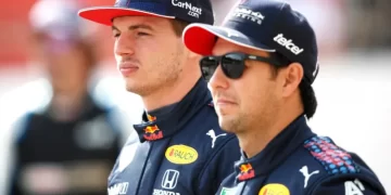 Checo Pérez en séptimo lugar y Max Verstappen a la cabeza