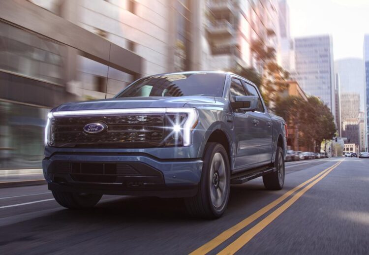 Ford busca tecnología para automoviles eléctricos