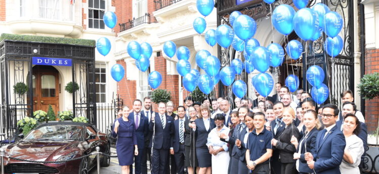 Dukes London celebra más de 110 años en el negocio