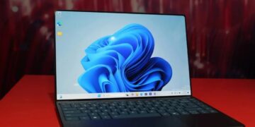 nueva-laptop-lenovo-yoga-slim-9i-con-webcam-debajo-de-la-pantalla