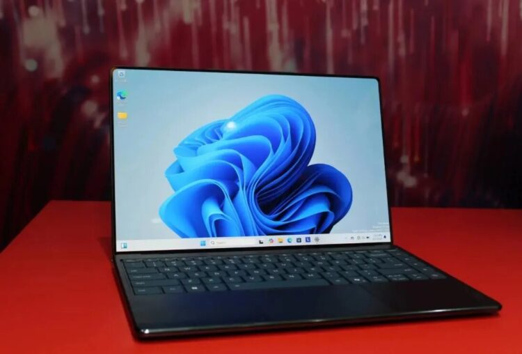 nueva-laptop-lenovo-yoga-slim-9i-con-webcam-debajo-de-la-pantalla