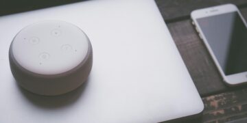 Amazon lanza Alexa+, su asistente mejorado con inteligencia artificial.