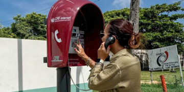 Resucita CFE las cabinas telefónicas para conectar zonas rurales; instalan más de 800