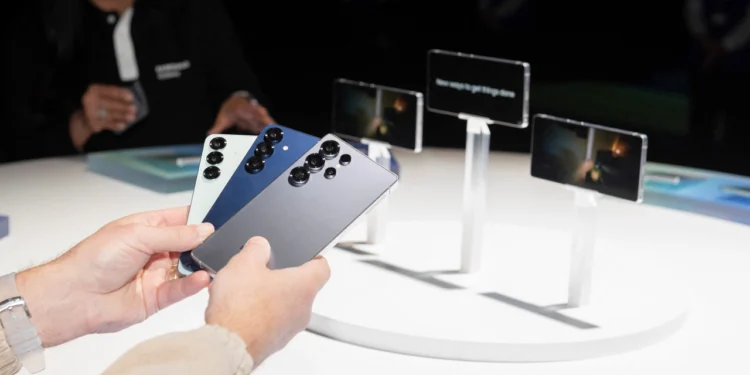 Samsung duplicará su flota de dispositivos con IA en 2026; prevé llegar a 800 millones de unidades con Gemini.